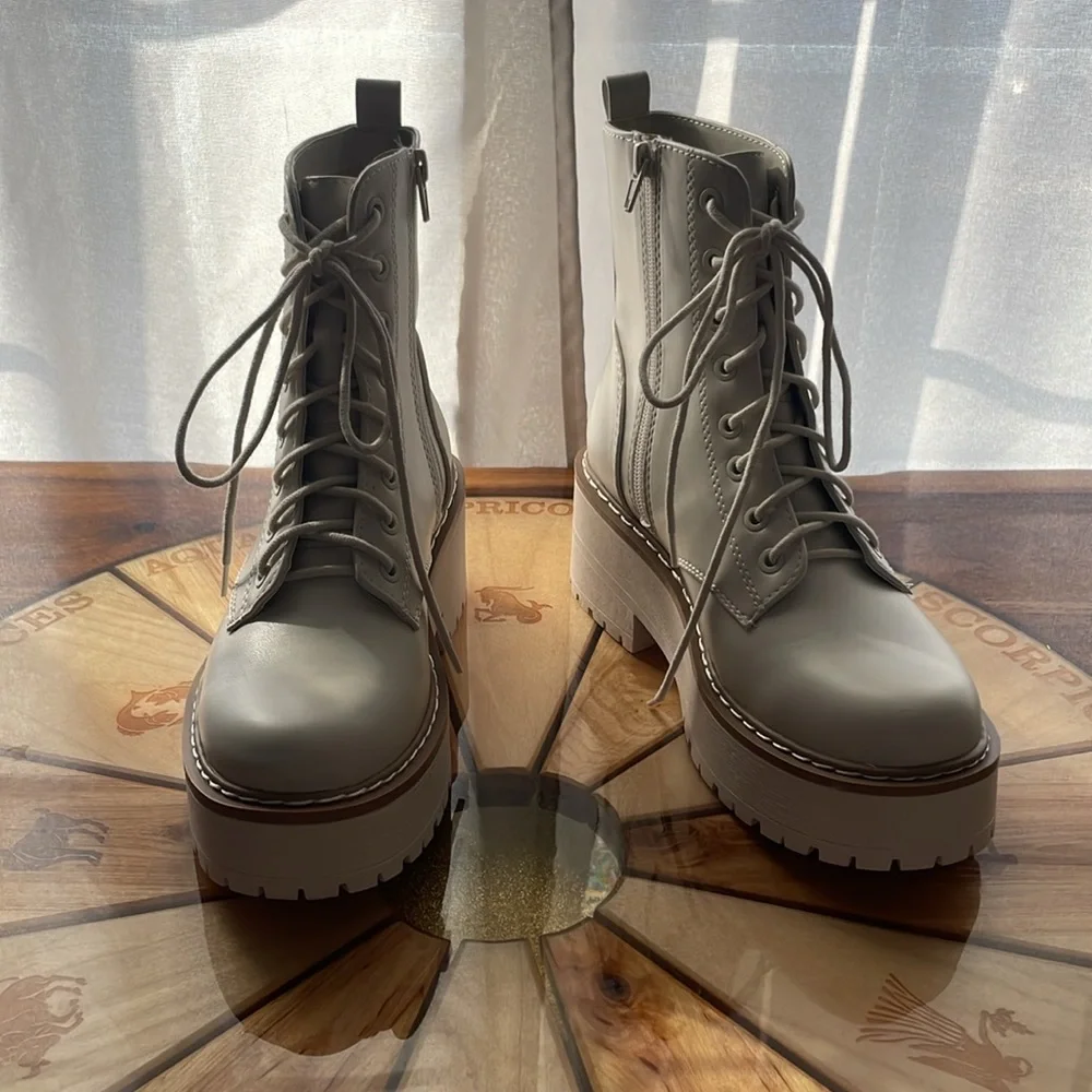 Platform cream boot NWOT - Picture 8 of 10